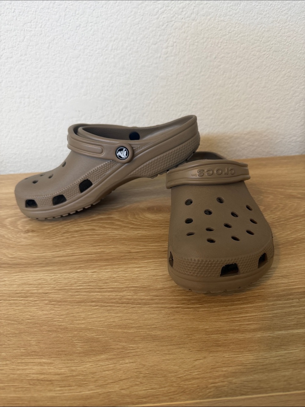 CROCS Classic Clog in Brown